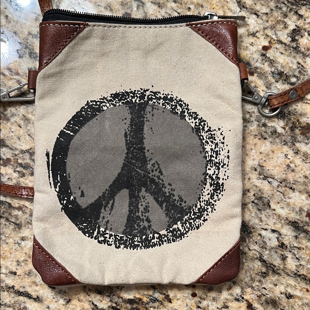 Myra bag
Mini 6’’x 8’’